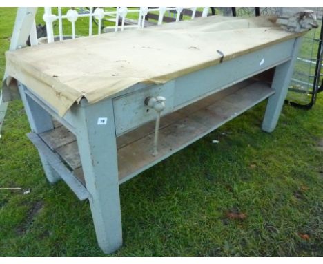 WORK BENCH WITH VICE