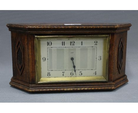 Oak cased mantle clock with silvered dial and Arabic numerals 31 x 16cm 