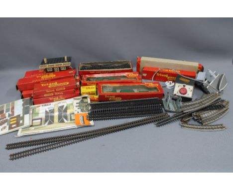 Vintage Tri-Ang to include R-159 Double Ended Diesel Locomotive, R344 Track Cleaning Car, R 445 Observation Car, miscellaneou