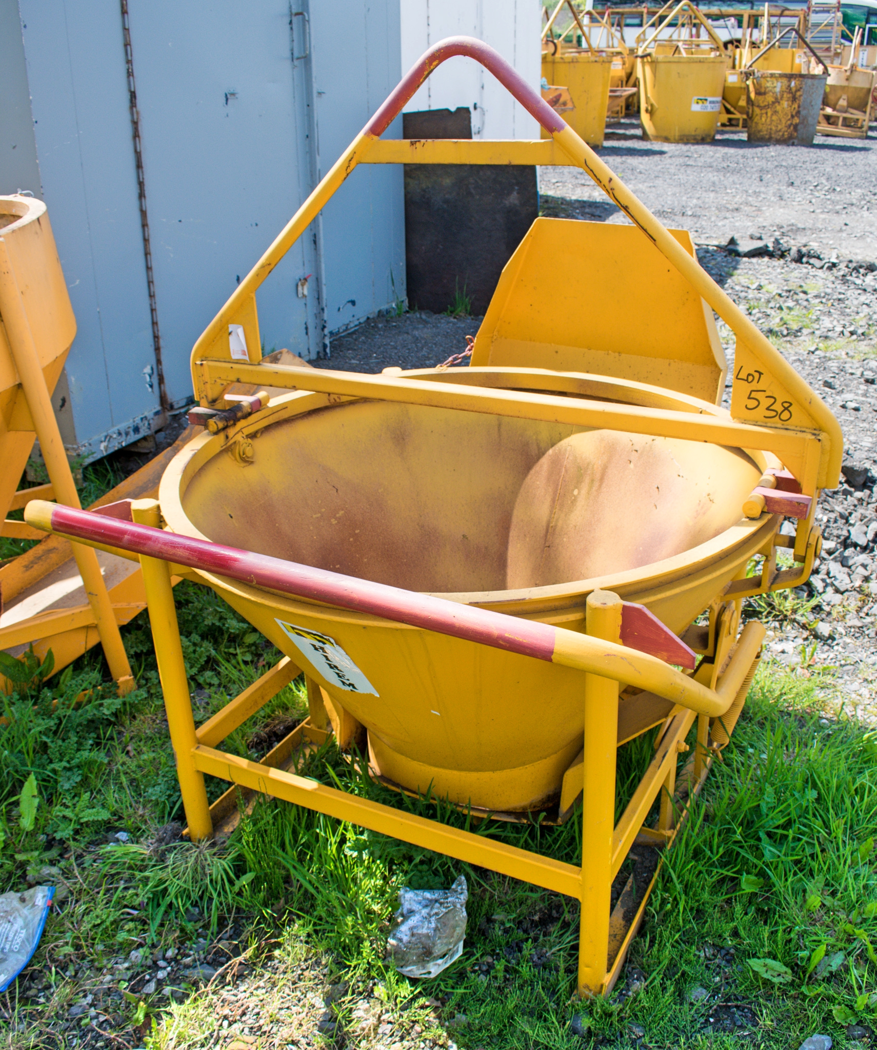 Steel concrete chute