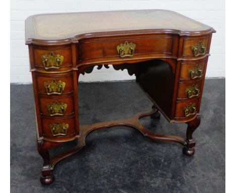 Queen Anne style mahogany dressing table / desk, the concave top with moulded edge and inset brown leather skivver, over an a