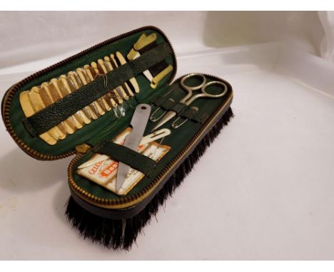 1930's travel brush with integral sewing kit. UK P&amp;P Group 1 (£16+VAT for the first lot and £2+VAT for subsequent lots) 