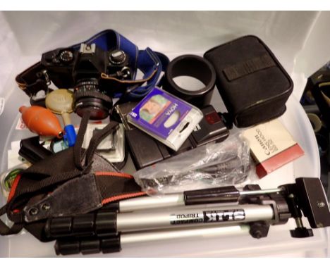 Miranda camera and mixed camera accessories. UK P&amp;P Group 3 (£30+VAT for the first lot and £8+VAT for subsequent lots) 