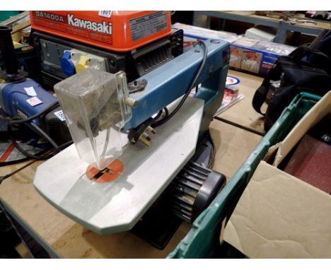 Draper FS400A 16 inch fretsaw. All electrical items in this lot have been PAT tested for safety and have passed. This does no