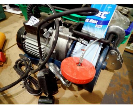 Silverline 500w electric hoist. All electrical items in this lot have been PAT tested for safety and have passed. This does n