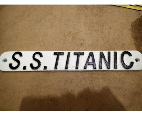 Cast iron doorstop of SS Titanic, L: 27 cm. UK P&amp;P Group 1 (£16+VAT for the first lot and £2+VAT for subsequent lots) 