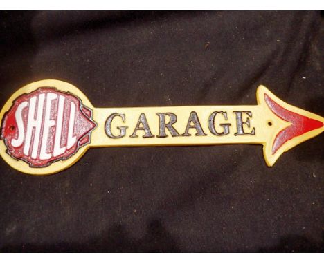 Cast Iron Shell arrow wall sign, L: 40 cm. UK P&amp;P Group 1 (£16+VAT for the first lot and £2+VAT for subsequent lots) 