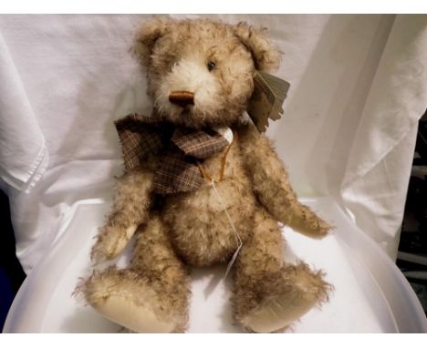 Gund Bear Calvin, H: 43 cm, in excellent condition with labels. UK P&amp;P Group 1 (£16+VAT for the first lot and £2+VAT for 