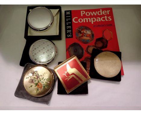 Quantity of powder compacts and a guide. UK P&amp;P Group 1 (£16+VAT for the first lot and £2+VAT for subsequent lots) 