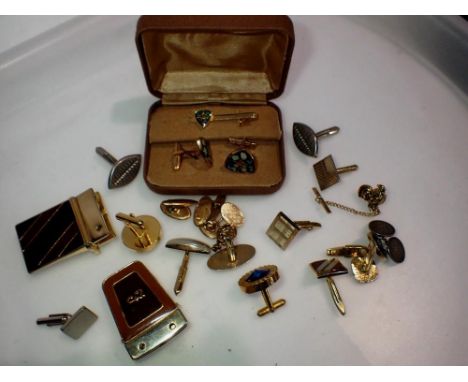 Mixed cufflinks including an Australian faux opal set. K P&amp;P Group 1 (£16+VAT for the first lot and £2+VAT for subsequent