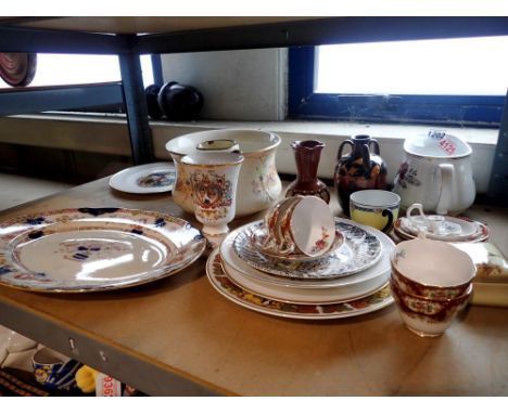 Mixed ceramics, including Royal Worcester. Not available for in-house P&amp;P 