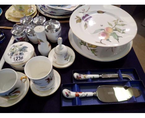 Mixed Royal Worcester items. Not available for in-house P&amp;P 