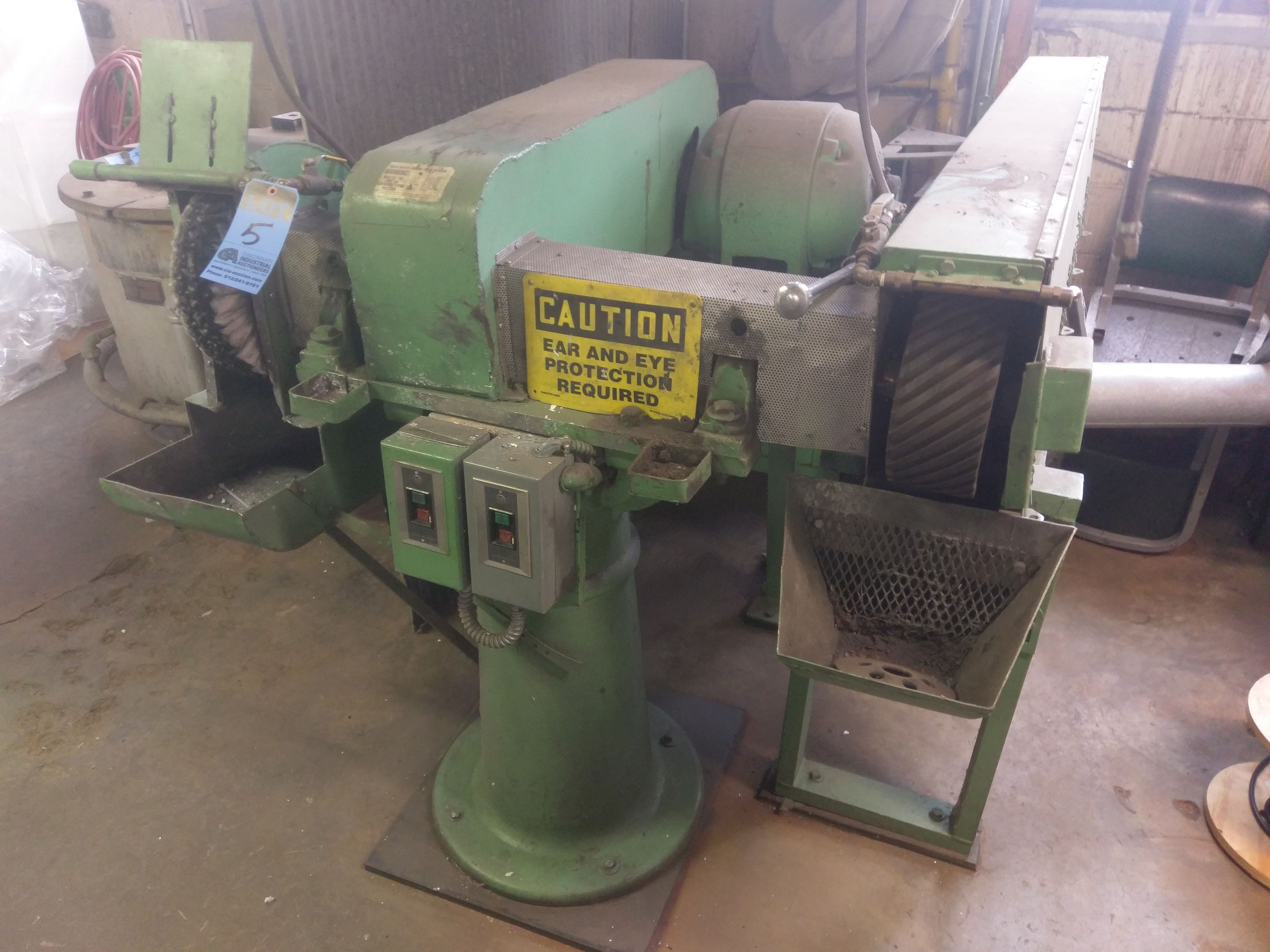 5 HP DOUBLE END BUFFING MACHINE WITH INTEGRATED DUST COLLECTOR, 4