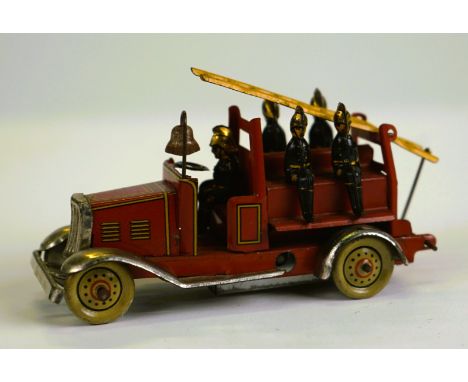 GEORG FISCHER Fire Engine Ladder Truck 30s - Made of tin. Functional. Good condition. 1.97 x 4.72 x 2.95 in.