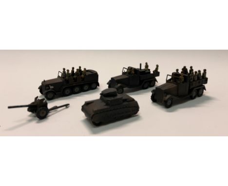 MARKLIN - MADE IN GERMANY Military vehicles 30s - Includes 2 troop carriers, 1 kitchen transport, 1 cannon, and 1 tank. Good 