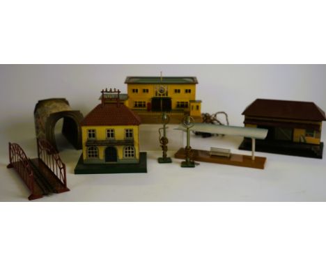 AUTORI VARI Stations  50s  - Marklin and Bub brands. Good condition.  (8)