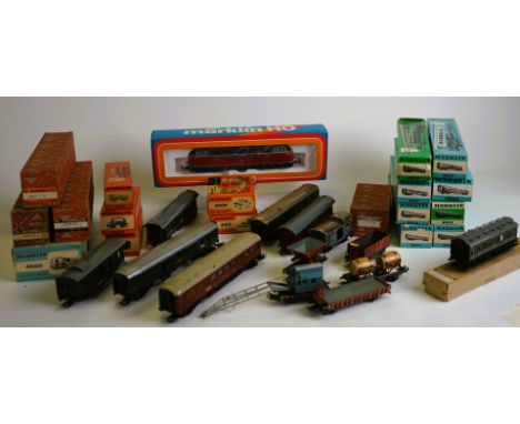 MARKLIN - MADE IN GERMANY Wagons and locomotive  50s/60s  - With original boxes. Good condition.  (30)