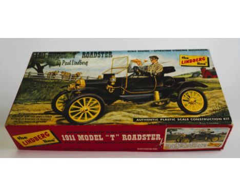 LINDBERG 1911 Model "T" Roadster  60s  - 1:16 scale. Looks complete.  With original box. Very good condition.