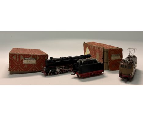 MARKLIN - MADE IN GERMANY Locomotives #F800 and #3029  50s  - Includes original boxes. Good condition.  (2)