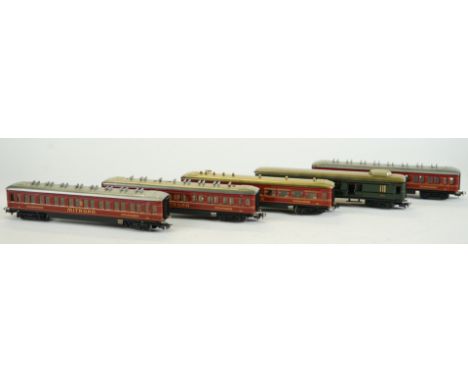 MARKLIN - MADE IN GERMANY Passenger wagons   50s  - Made of tinplate. Good condition.  (5)