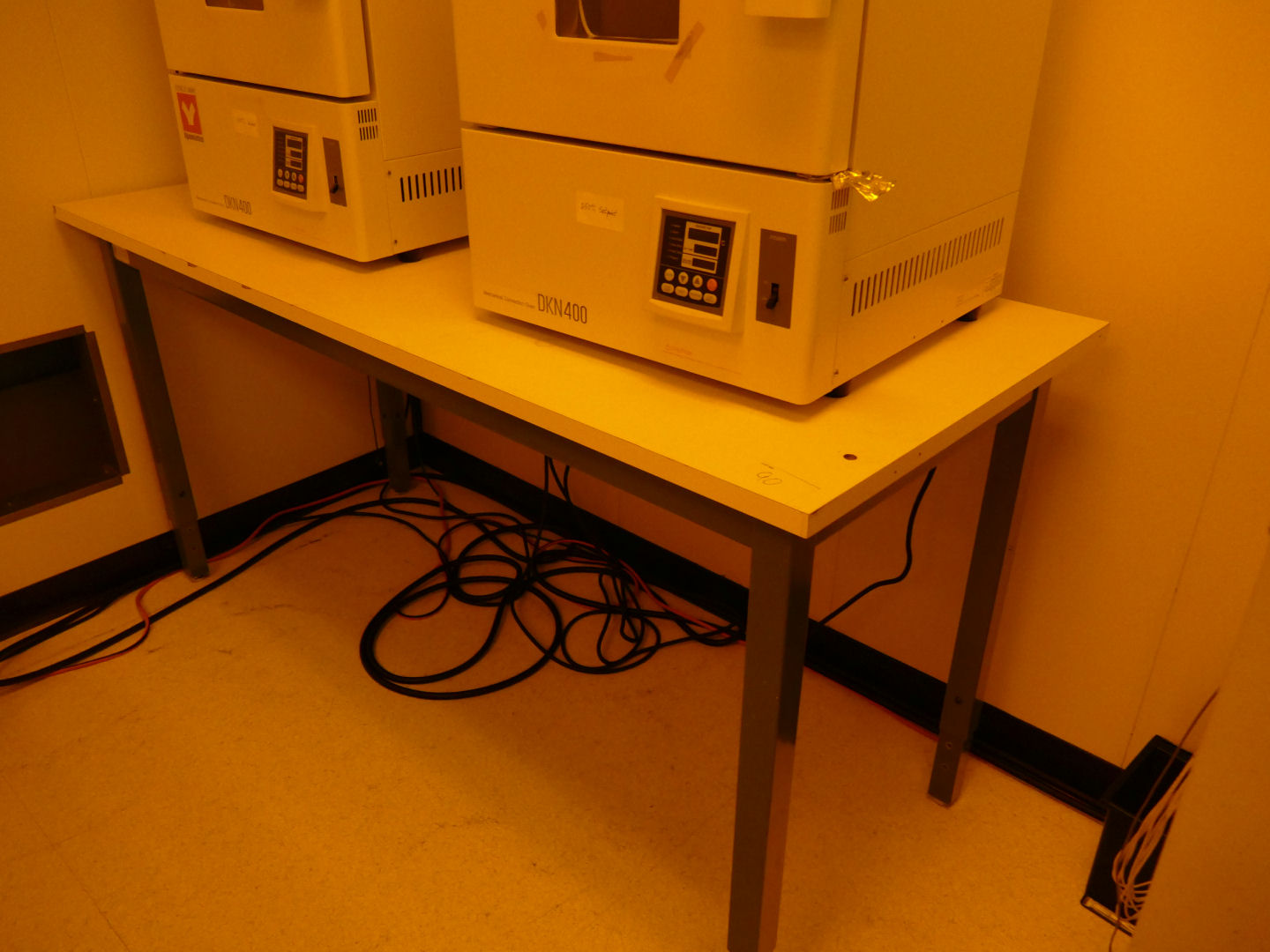 LAB WORK BENCH (CLEAN ROOM)