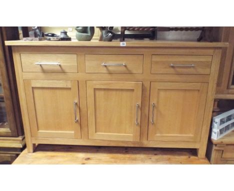 4'6 modern light oak sideboard with fitted 3 drawers and cupboards 