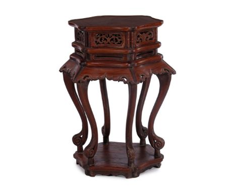 Rosewood hutch with bottom shelf, China 20th century, 78 cm high, 62 cm diameter