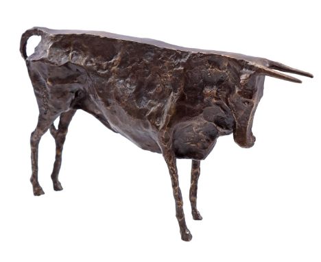 Bronze statue of a bull, after Picasso, 14 cm high