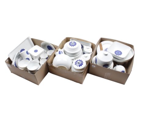 Hutschenreuther porcelain tableware, Blaue Sonne, consisting of 6 flat plates, 8 dessert plates, 6 deep plates, 1 porridge pl