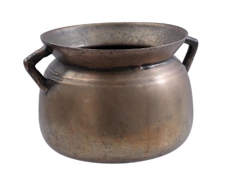 Bronze grape with ears, weight 6.70 kilos, 22 cm high, 34 cm wide