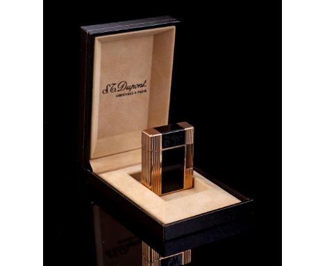 S T Dupont Paris gas lighter, numbered L5666 in original box