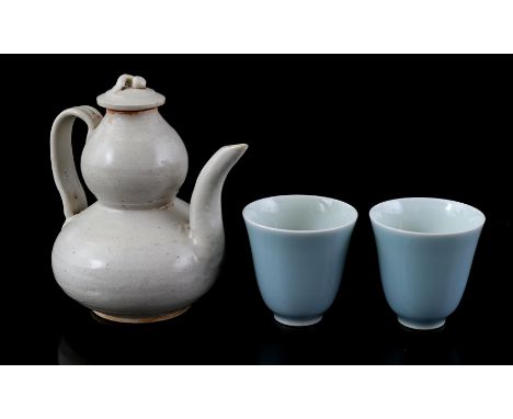 Earthenware Song-style teapot, China 20th century, 12 cm high and 2 claire de lune porcelain cups, China 20th century, 6 cm h