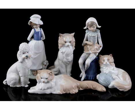 6 porcelain Nao statues of poodles, highest 23 cm