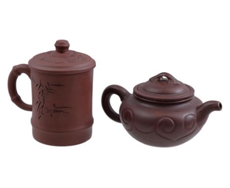 Yixing earthenware mug with lid and filter and engraved decor of bamboo, marked on the bottom, China 20th century, 13 cm high