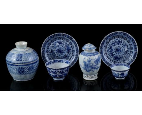 Lot of porcelain with blue decor, China 18th/19th century, Wed. tea caddy with floral decor and dishes with crab and perch de