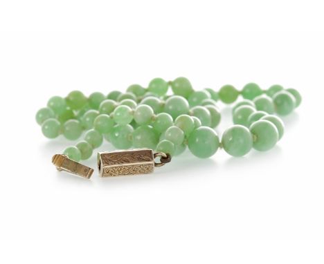 CERTIFICATED NATURAL JADE BEAD NECKLACEformed by graduated spherical green jade beads, the largest 8mm and the smallest 4mm, 