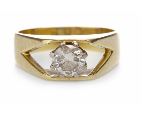 DIAMOND SINGLE STONE RING1970s, with a round brilliant cut diamond of approximately 0.59 carats to an open setting sloping to