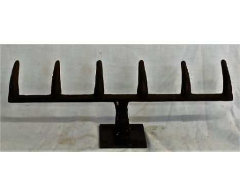 Coat hook in the form of a rake