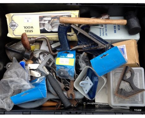 A box of mixed workshop tools to inc. Record plane, drill bit set and vintage tools 
