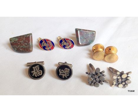 Mixed silver and other gents cufflinks