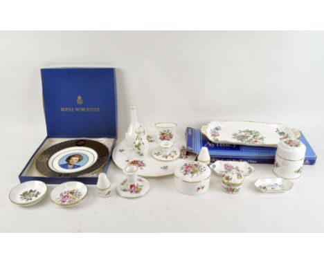 Assorted ceramics, including Royal Worcester pin dishes, Aynsley, Wedgwood and more, some boxed