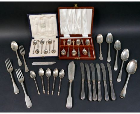 A group of mixed silver flatware, including two cased sets of coffee spoons, and a butter spreader, 15.6toz total weighable s