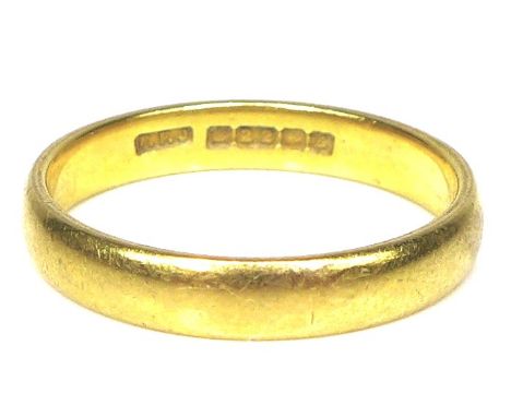 A 22ct gold wedding band ring, size R, 4.9g. 