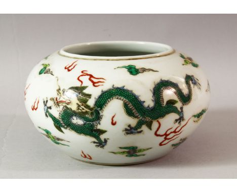 A CHINESE KANGXI STYLE FAMILLE VERTE WATER BRUSH POT, depicting dragons and the flaming pearl of wisdom amongst stylised clou