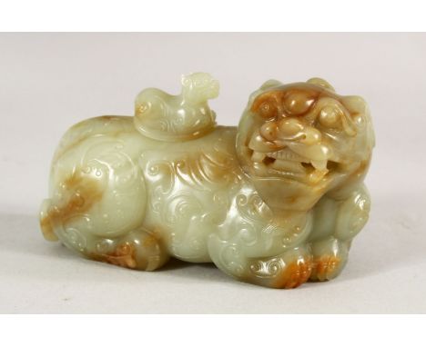 A VERY GOOD CHINESE CARVED JADE LION DOG, 12cm long.