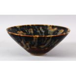 A CHINESE JIZHOU KILN POTTERY BOWL, 16cm diameter.
