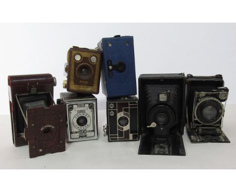 Kodak Hawkette no 2 bakelite cased folding camera, Kodak Brownie six 20 F box camera, Kodak Beau Brownie doublet lens box cam