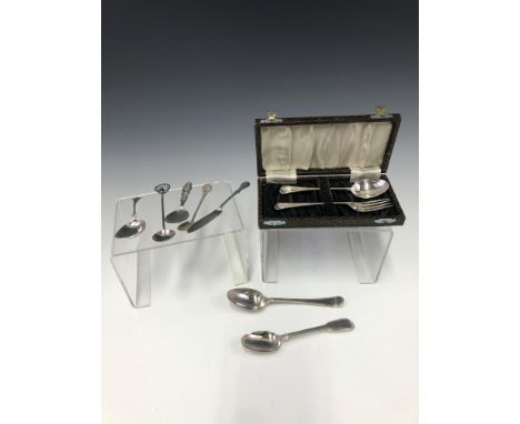 A CASED SILVER CHRISTENING SPOON AND FORK TOGETHER WITH A CADDY SPOON, BUTTER KNIFE AND FIVE OTHER VARIOUS SILVER SPOONS