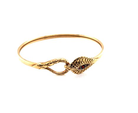 A 9ct HALLMARKED GOLD AND GARNET SET COBRA SNAKE FORM BANGLE. WEIGHT 9.86grms. 