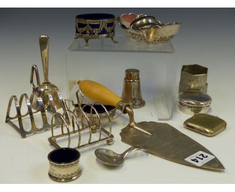 A SILVER TROWEL, BIRMINGHAM 1864, A SILVER TABLE BELL, TWO SILVER TOAST RACKS, A SILVER SWEET DISH, SILVER CONDIMENTS, PILL B